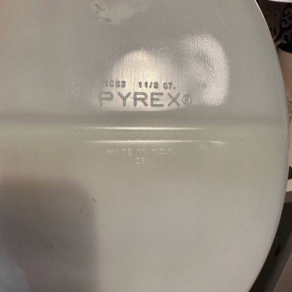 Pyrex Divided Dish - Picture 3 of 3